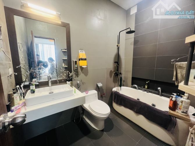 Bán nhà Phú Nhuận - nội thất Châu Âu - 77m2 - xe hơi - ngang 6.2 - 7