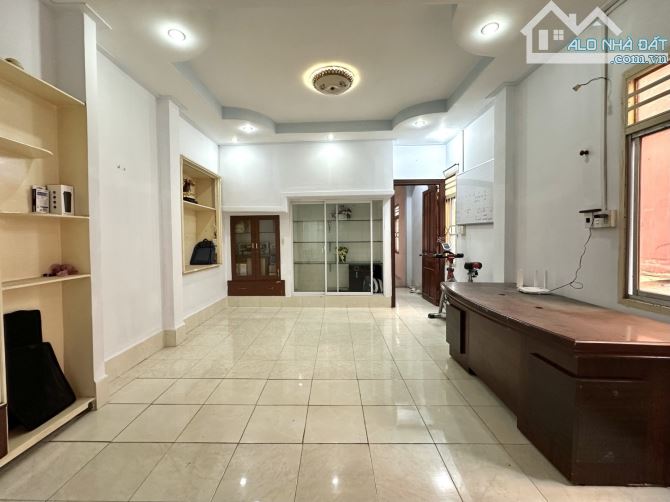 Bán nhà Q3 - 5 tầng - xe hơi 7 chỗ - 65m2 - kinh doanh - 8
