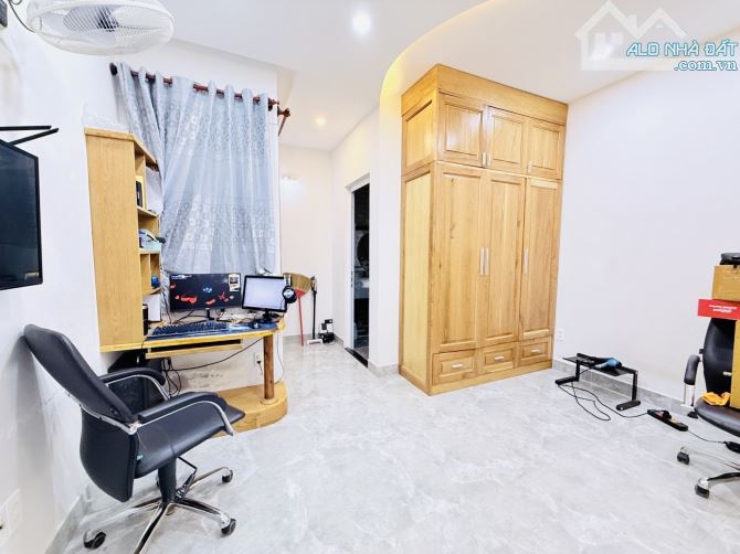 XE HƠI ĐẬU CỬA – SÁT MẶT TIỀN – LÔ GÓC SỔ VUÔNG A4 – KHÔNG QH, LG – 4 TẦNG BTCT CHỈ 15T - 8