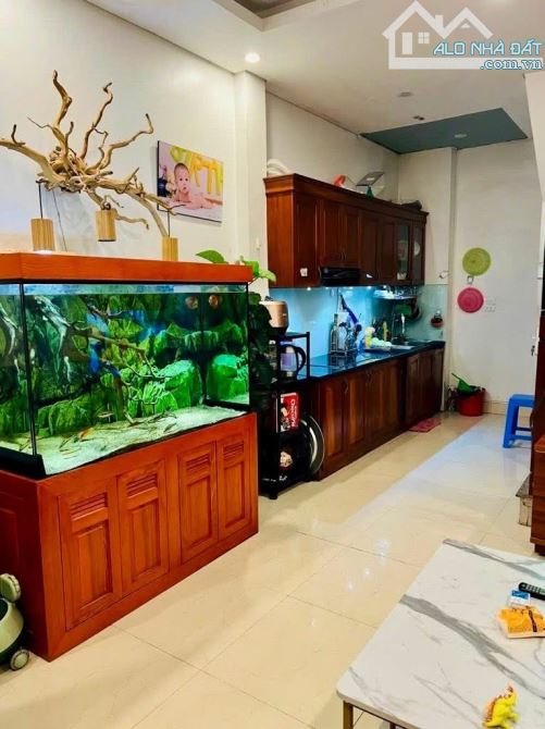 Tt việt Hưng - 4 tầng dân xây - ngõ thông nông - 20m ô tô chạy vèo vèo - 8