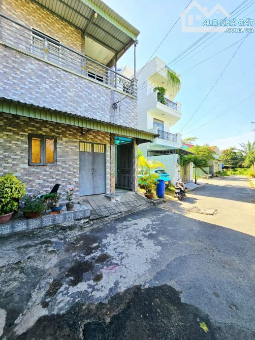 BÁN NHÀ PHỐ 3 TẦNG, ĐƯỜNG Ô TÔ,GẦN CHỢ LONG TRƯỜNG,DÒNG TIỀN 20TR/TH ,GIÁ CHỈ 5.8 TỶ - 8