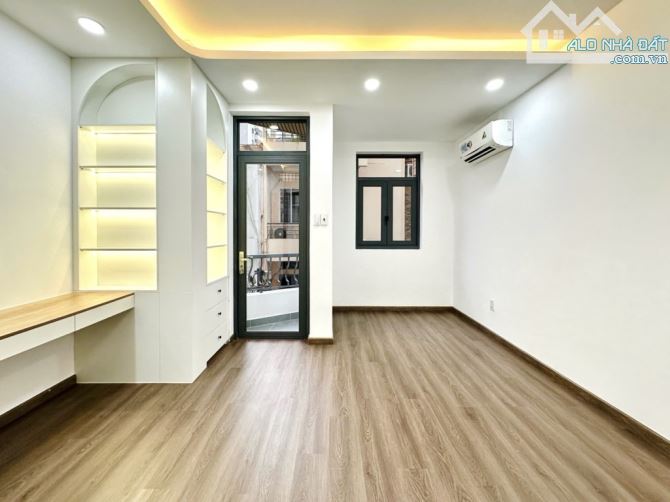 HXH NGAY NGUYỄN VĂN TRỖI - 60M2 SỔ A4 - TRỆT 3 LẦU 4PN BTCT - LÔ GÓC - TẶNG FULL NT - GIÁ - 8