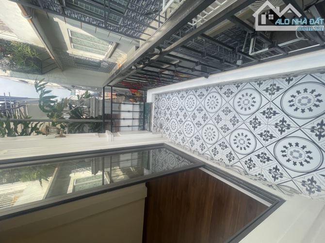 Nguyễn Khoái – Nhà mới – Ô tô qua cửa 28.2m² – 5 tầng giá nhỉnh 6 tỷ - 8