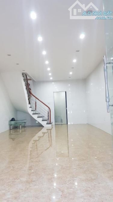 💎 Nhà 3 tầng lô góc – Mặt đường Dư Hàng sầm uất – Dư Hàng, Lê Chân – Giá 10.5 tỷ - 8