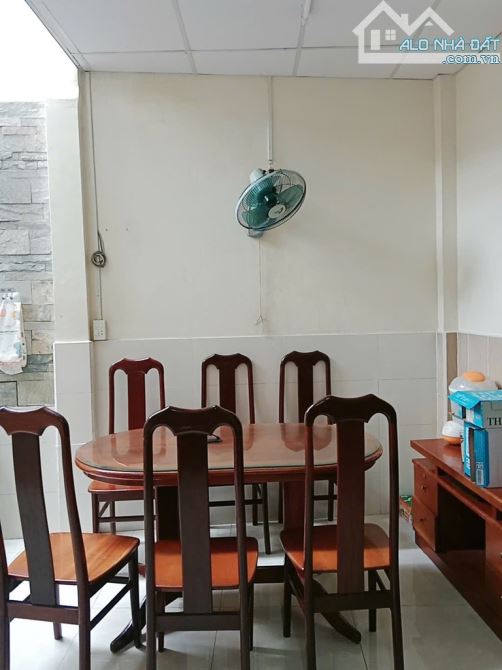 Bán nhà mặt tiền Trần Bá Giao 111m2 nở hậu 6.3m view góc tương lai tiện xây mới 8.99 tỷ. - 8