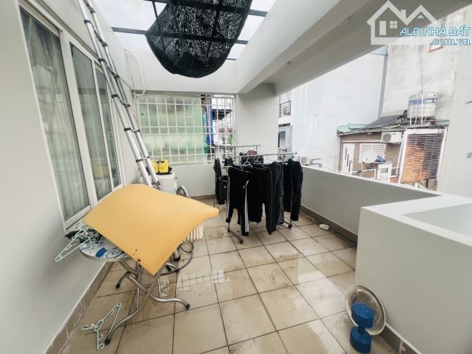 Bán nhà Phú Nhuận - nội thất Châu Âu - 77m2 - xe hơi - ngang 6.2 - 8