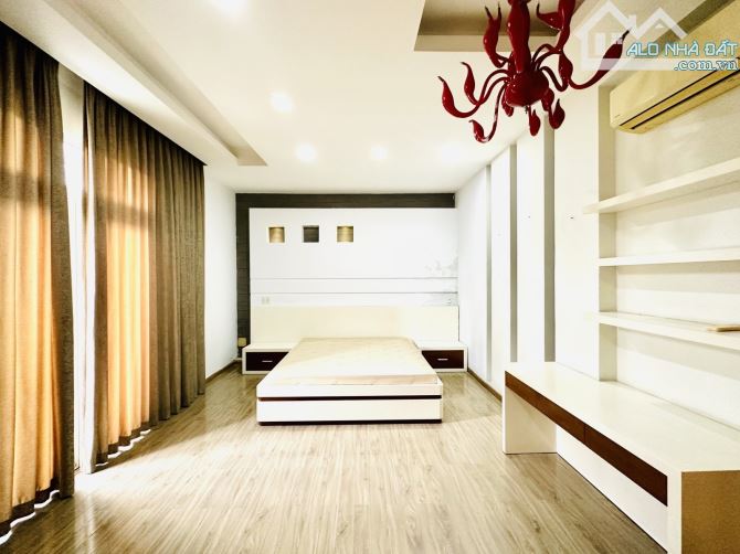 Bán biệt thự mặt tiền Bình Thạnh - 163m2 - 5 tầng - mới tinh - 2 mặt ô tô trước sau - 8