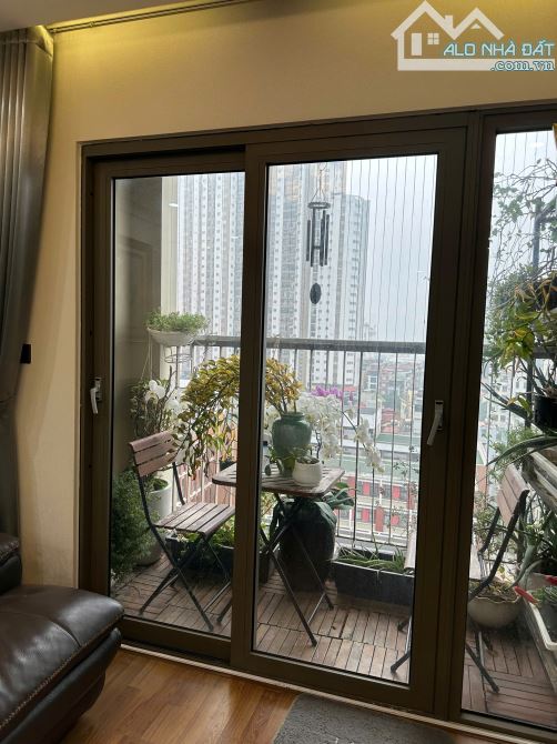 Cho thuê căn hộ  Home city 177 trung kính 3 phòng ngủ full  giá 18 tr có slot ô tô - 9