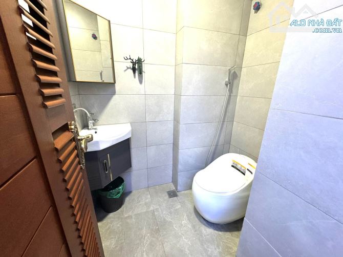 Khu vip Láng Hạ, bàn cờ oto tránh đỗ, thang máy, nhà tự xây, Văn phòng CTY, 65m2.Giá 28 tỷ - 9