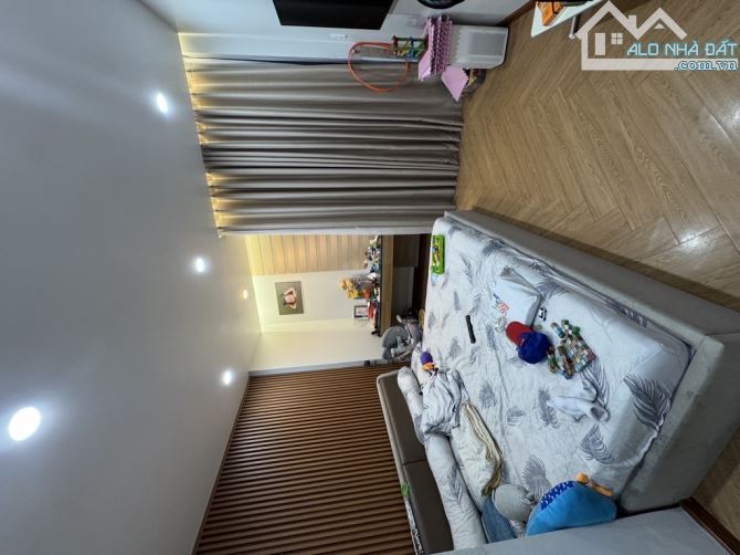 BÁN NHÀ LÊ CƠ - GẦN AEON - ĐƯỜNG 8M - 4x19m - 5PN - NT CAO CẤP - 7,x TỶ. - 9