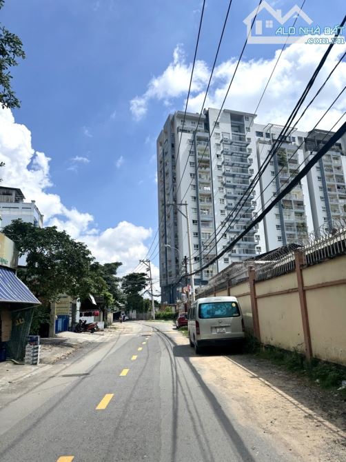 NHÀ 3 TẦNG LINH TRUNG THỦ ĐỨC -65 M2 -XE HƠI NGỦ TRONG NHÀ CHỈ 5.8TỶ - 9