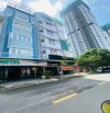 BÁN KHÁCH SẠN 6 TẦNG MẶT TIỀN ĐƯỜNG NGAY GREEN SQUARE – GO DĨ AN GIÁ 15.5 TỶ