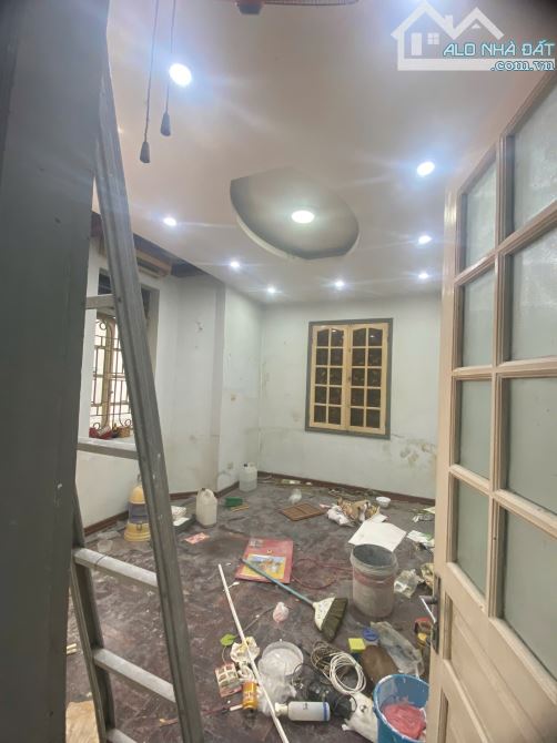 Cho thuê nhà nguyên căn lô góc Trần Quốc Hoàn. DT 50m2, 5 tầng. 22 triệu(tháng)