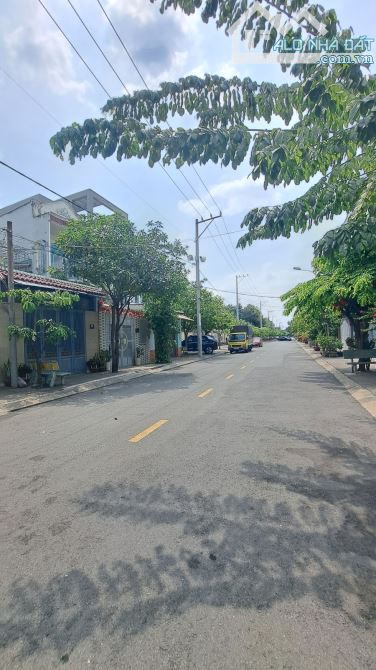 Xuất cảnh cần bán nhà đường xe ô tô quay đầu.
