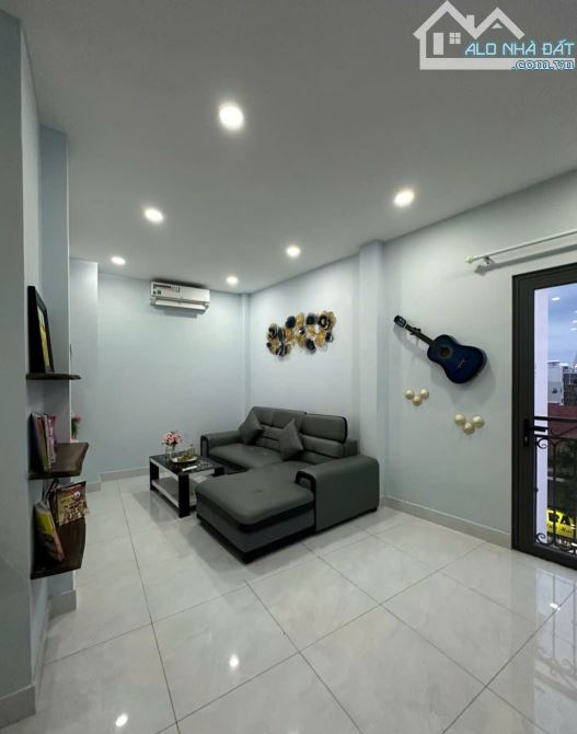 HÀNG HIẾM CHDV QUẬN 3 – MT GẦN CÁCH MẠNG THÁNG 8 – THANG MÁY – DOANH THU 1,5 TỶ/NĂM. 41 TỶ