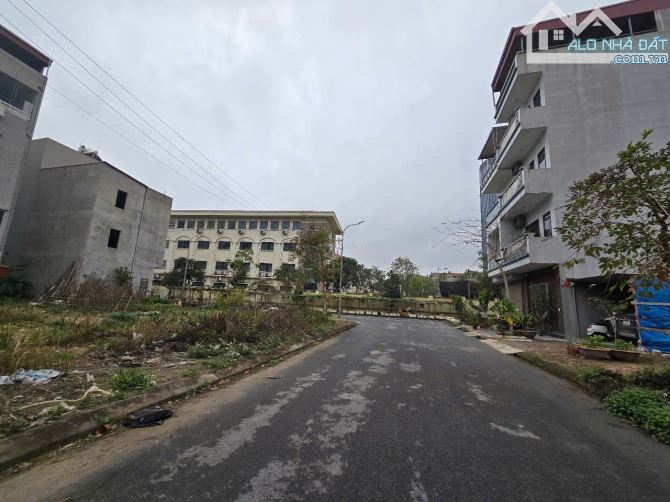 Bán 2 lô Góc khu 1 . Đại Phúc . dt 72m .mt 4,5m . hướng TB . giá 9 tỷ 5 / Lô