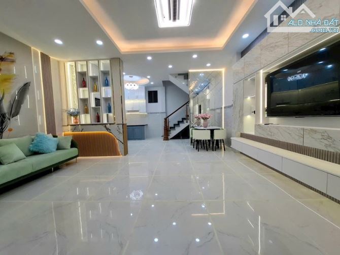 Bán nhà đẹp gần Quận 4, hẻm thông, 3 tầng, Quận 7