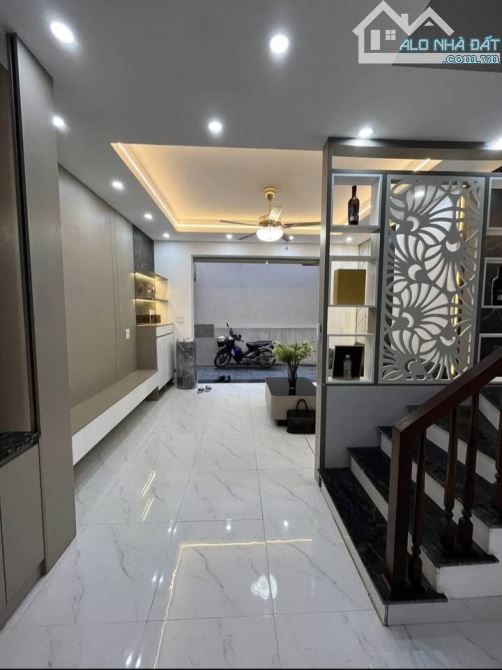 BÁN NHÀ ĐẸP 45M, NGỌC THUỴ- LONG BIÊN - 4 NGỦ ĐỦ CÔNG NĂNG 
- 10M RA Ô TÔ TRÁNH - Ô TÔ