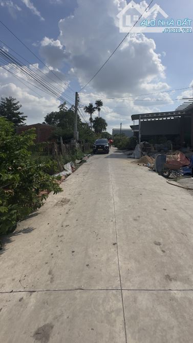 Ngay ủy ban xã bến cầu ,718m 2 , shr , đã có đất ở,  đường  Bêtông 6 m ,
