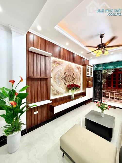 Bán nhà đẹp Minh Khai thang máy ngõ rộng 2 thoáng nội thất đẹp 50M4T 10,5 Tỷ