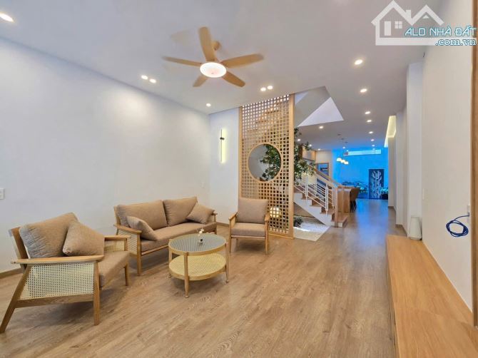 Bán nhà đẹp 3 tầng đường Nguyễn Đổng Chi, Hoà Cường Bắc, Đà Nẵng. DT 81m2. Giá 7.9 tỷ
