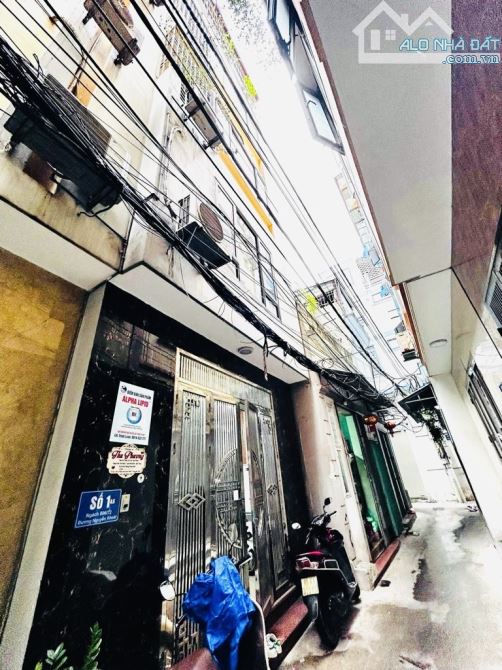 Bán nhà Nguyễn Khoái. Ngõ nông - thông - gần phố. Cách Ô tô 10M.