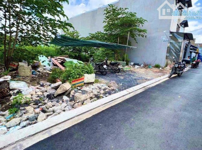 Đất Đẹp Mặt Tiền hẻm 105/ Đường Vườn Lài. -dt 333m2( 12.4x26m2)giá 18 tỷ -