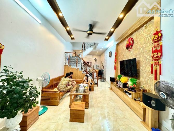 Bán nhà 3 tầng giá 3.48 tỷ ngõ Trần Nguyên Hãn