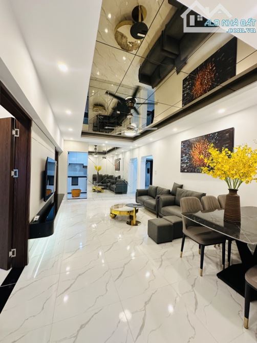 Bán CHTT Giải Phóng, Hoàng Mai, Gần phố, ô tô, SD 100m2, 4.65 tỷ(CTL)
