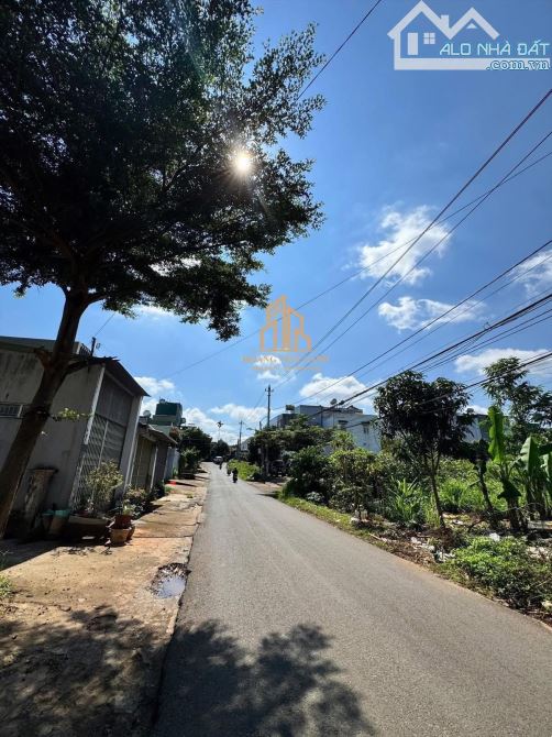 BÁN LÔ ĐẤT MẶT TIỀN ĐỖ XUÂN HỢP, VỊ TRÍ ĐẦU ĐƯỜNG GẦN YMOAN, 5x30m, HƯỚNG NAM, zá 4,3 tỷ.