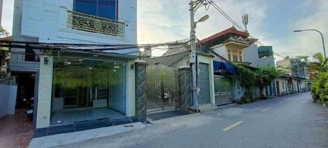 Bán nhà Nguyễn Khoái. Nhà mặt đường - Ô tô đỗ cổng. Công năng - tiện ích đủ đầy.