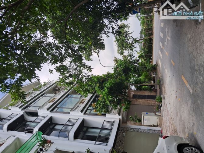 ĐẤU GIÁ THẠCH BÀN - VỈA HÈ - Ô TÔ TRÁNH - 7 TẦNG THANG MÁY - KINH DOANH - VP CÔNG TY