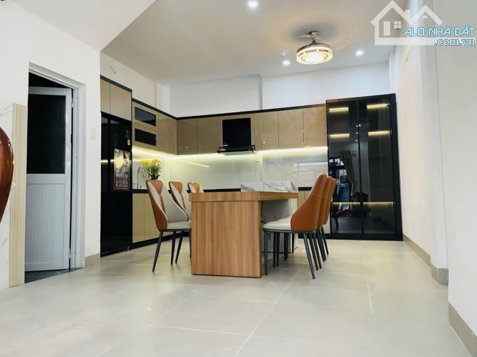 🏡 NHÀ MỚI 3 TẦNG HIỆN ĐẠI, FULL NỘI THẤT CAO CẤP, CẠNH LÔ GÓC NGUYỄN KHÁNH TOÀN.GIÁ 8,1tỷ