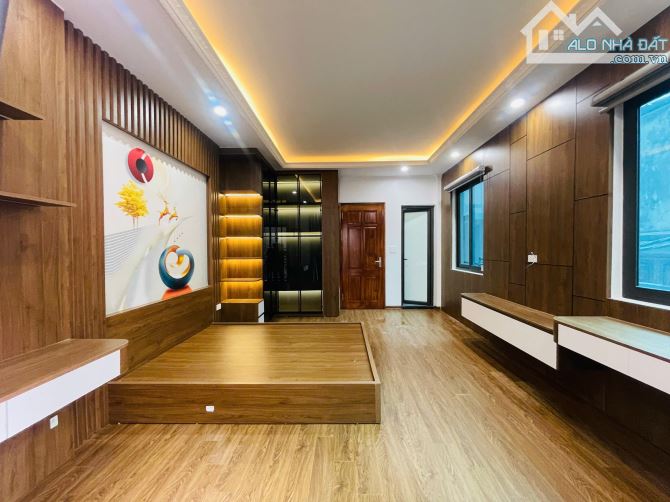 Hiếm! Nhà cực đẹp 45m2x6T thang máy. Full nội thất, vuông vắn - rộng thoáng phố Đội Cấn.