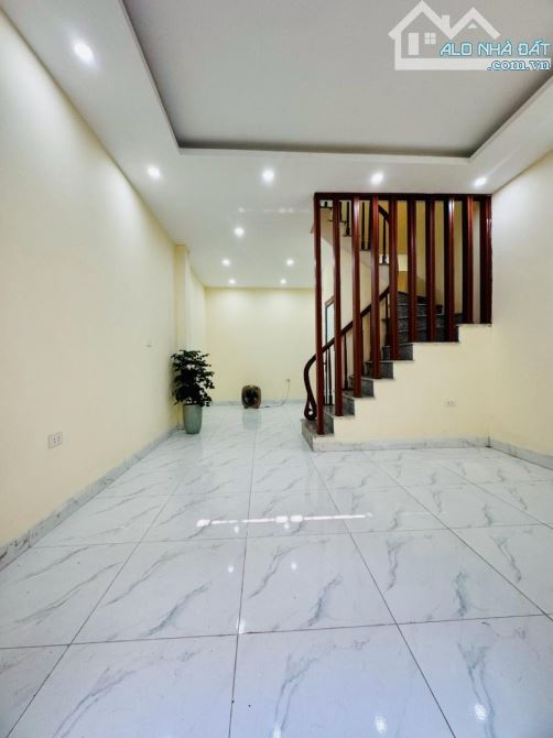 Bán nhà đẹp tại Vĩnh Hưng oto 20m chỉ 3,69 tỷ, 33m2, 4PN, 3WC, view đẹp