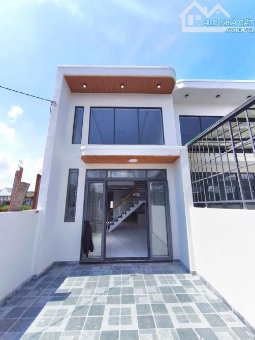 Bán gấp nhà 3 mặt tiền nằm ngay trung tâm phường Tân Triều