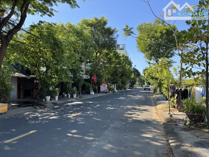 Nhà 2 Tầng Kiên Cố Đường 7m5 View Công Viên Cần Giuộc