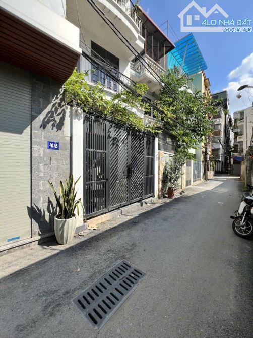 LẠC LONG QUÂN, CẦU GIẤY - 58M -  4 TẦNG - Ô TÔ QUA NHÀ - DÂN XÂY - NGÕ THÔNG - GẦN PHỐ