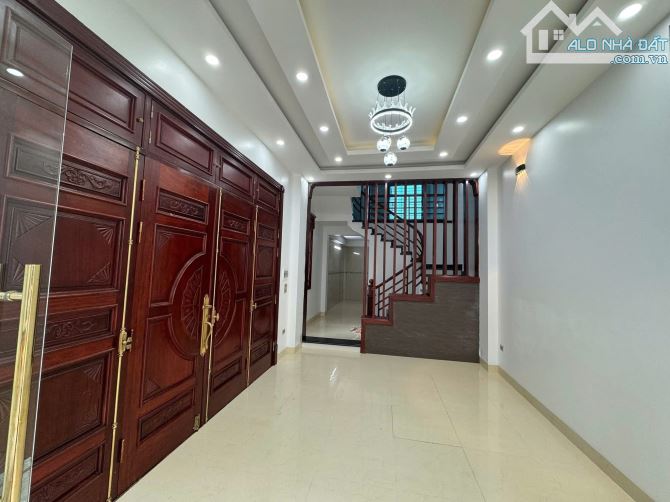 BÁN NHÀ ĐỨC GIANG - LÔ GÓC - Ô TÔ TRÁNH - GIÁ 10 TỶ HƠN