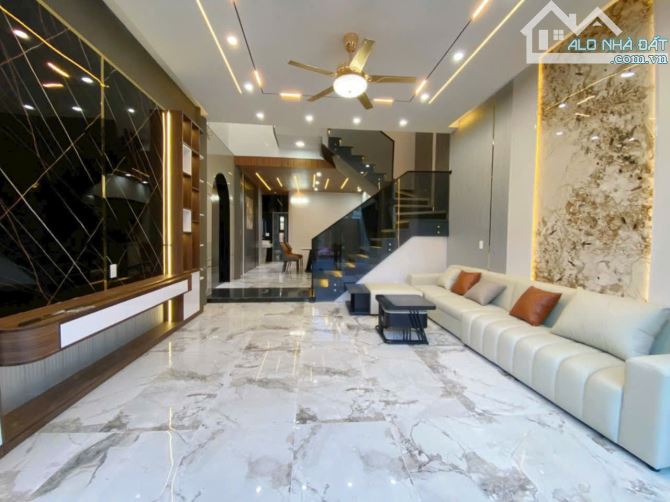 🏆Bán nhà 3 Tầng đường Phạm Công Trứ dt100m2 Gía 5.69 tỷ tl sập hầm