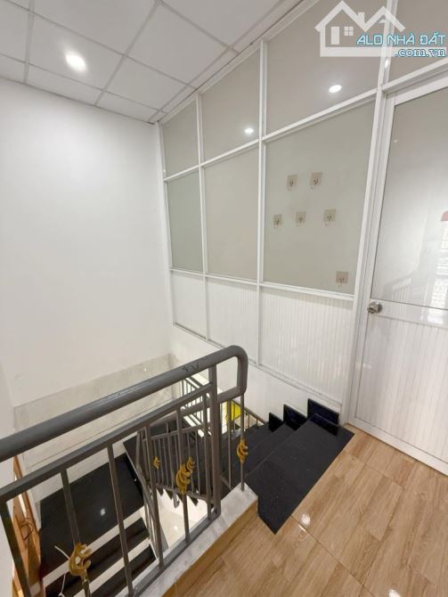BÌNH TÂN -MÃ LÒ- NHÀ 2 TẦNG- HẺM XE HƠI - DT 25M2 - GIÁ CHÍ 2.1TY