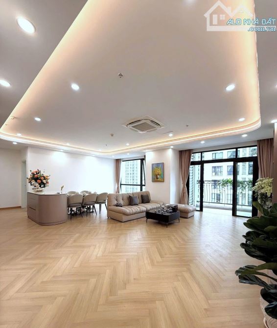 Bán căn Duplex Sapphire Palace - Thanh Xuân 225m2 4pn + 4vs 12,37 tỷ hướng mát, full NT