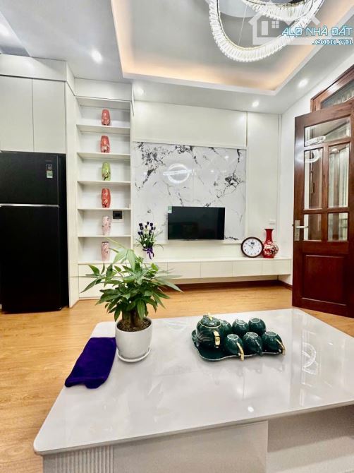 BÁN NHÀ MỸ ĐÌNH - CÁCH Ô TÔ 30M - CỰC GẦN PHỐ - SẴN NỘI THẤT - 5 TẦNG CHỈ HƠN 7 TỶ