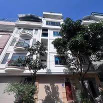 BÁN NHÀ PHÂN LÔ Ô TÔ TRÁNH VỈA HÈ ĐÁ BÓNG HOÀNG QUỐC VIỆT CẦU GIẤY 67M 7 TẦNG NHỈNH 31 TỶ