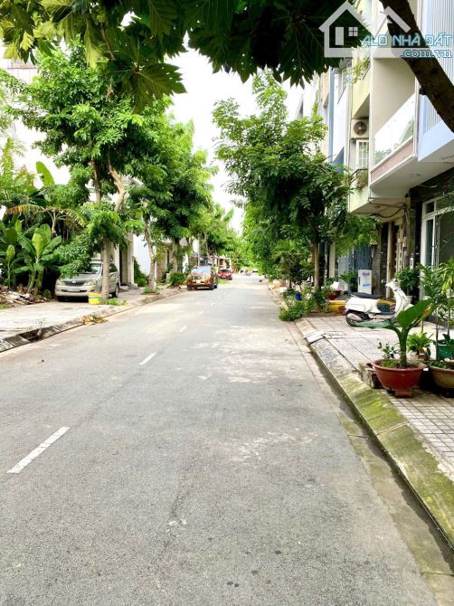 Phường Phú Mỹ, Q7 - mặt tiền 12m - (4m ❌ 18m), 4 tầng. Dòng tiền 100tr/th - GIÁ 12.5 tỷ TL