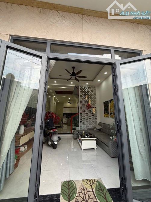 Bán Nhà 1 Trệt 2 Lầu ngay Giáo Xứ Thuận Hoà P. Tân Phong - Cách đường Nguyễn Ái Quốc 300M