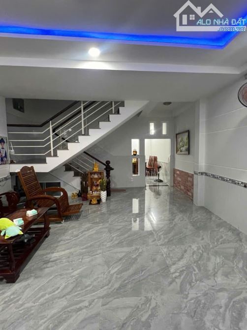 Mặt bằng kinh doanh hẻm xe tải Lý Phục Man Q7, 6x11m, 3 tầng, chỉ 8.7 tỷ