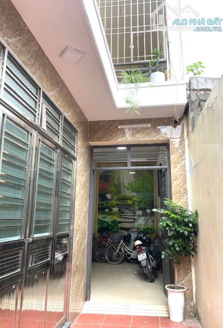 Bán nhà 2,5 tầng ngõ phụng pháp oto 5 tạ đỗ cửa