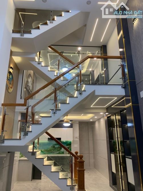 Nhà Bình Tân 5 tầng, 4x15, xe hơi tới cửa – Ngay Khu Tên Lửa, chỉ hơn 6 tỷ