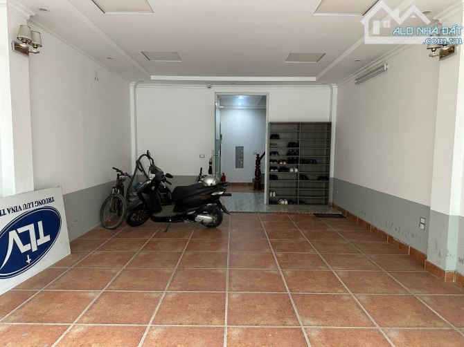 Cho thuê tòa nhà 8 tầng tại ngõ 16 Phan Văn Trường, Cầu Giấy 60m – MT 7m – Giá 80tr/tháng